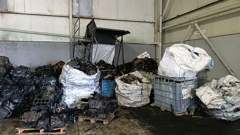 Yurt dışına sevk edilmesi gereken araç ve motor parçaları bir depoda ele geçirildi
