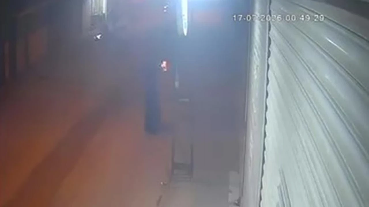 Çarşaf giyip kadın kılığına girdi, iş yerine kurşun yağdırdı