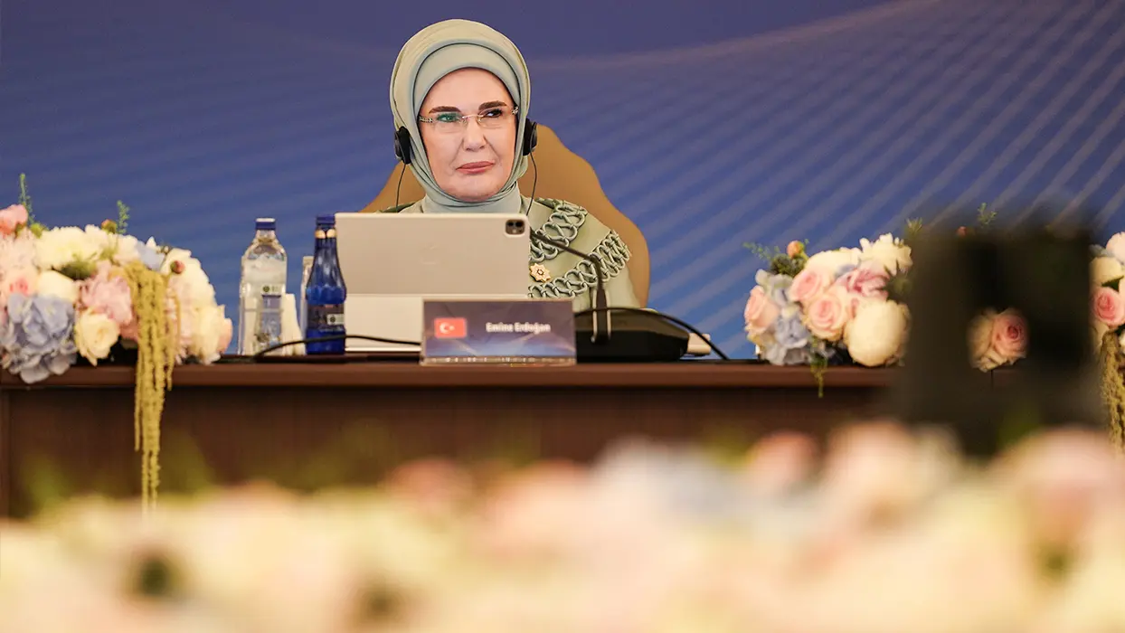 Emine Erdoğan'dan Van Gölü paylaşımı: 'Bu güzelliği korumak artık bir tercih değil, vazifedir'