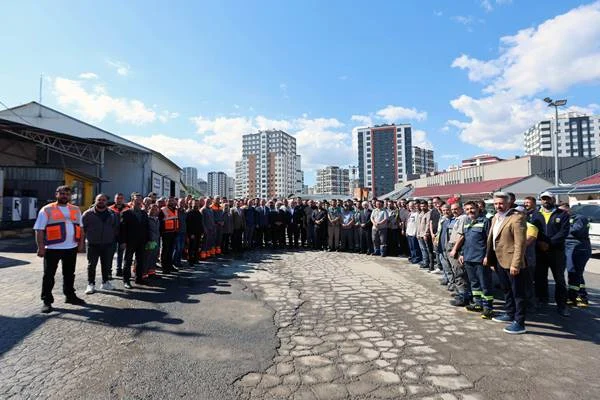 Başkan Yalçın'dan bayramın kahramanlarına teşekkür