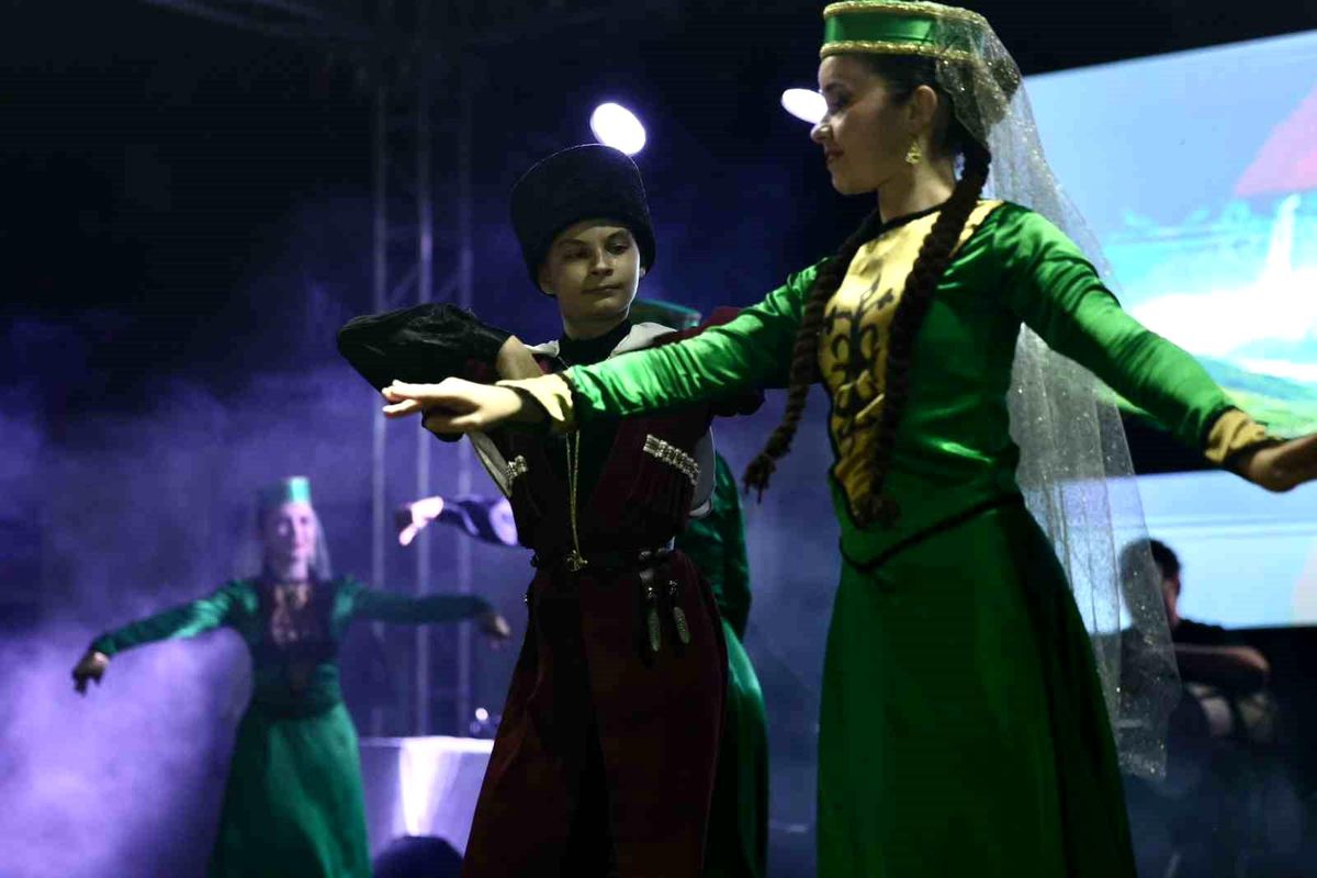 Düzce'de Çerkes gecesi yoğun ilgi gördü