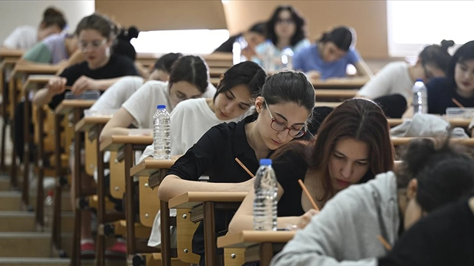 Üniversite adaylarının ikinci gün heyecanı: 1 milyon 627 bin kişi ter dökecek