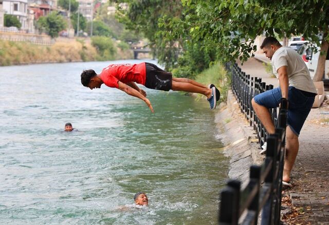 Adanaü'da mahalleli "cankurtaran" ekibi kurdu