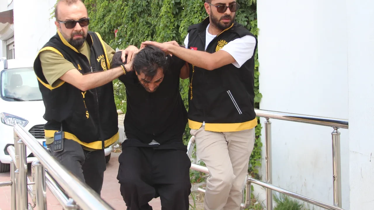 Birlikte yaşadığı kadını çekiçle dövüp boğazından bıçakladı! Caninin ifadesi kan dondurdu