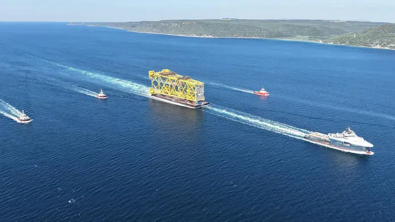 350 metrelik sondaj platform iskelesi Çanakkale Boğazı'nda
