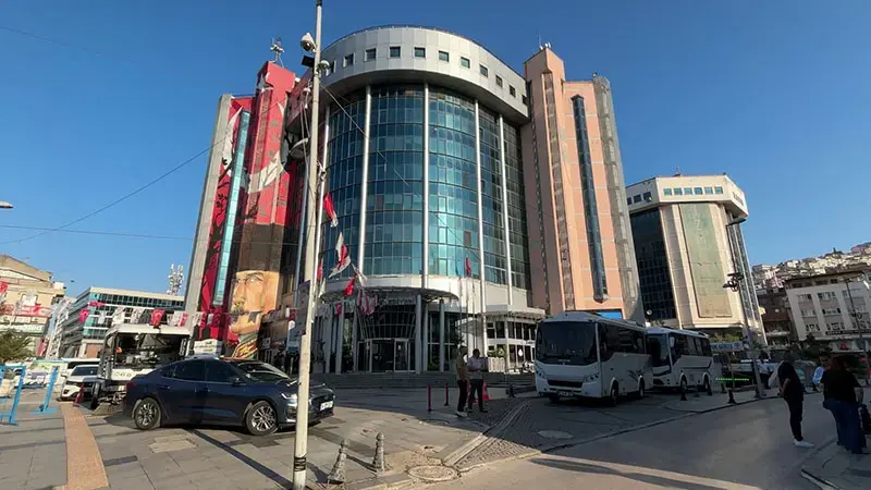İzmit Belediye Başkanı ile eşi gözaltına alındı
