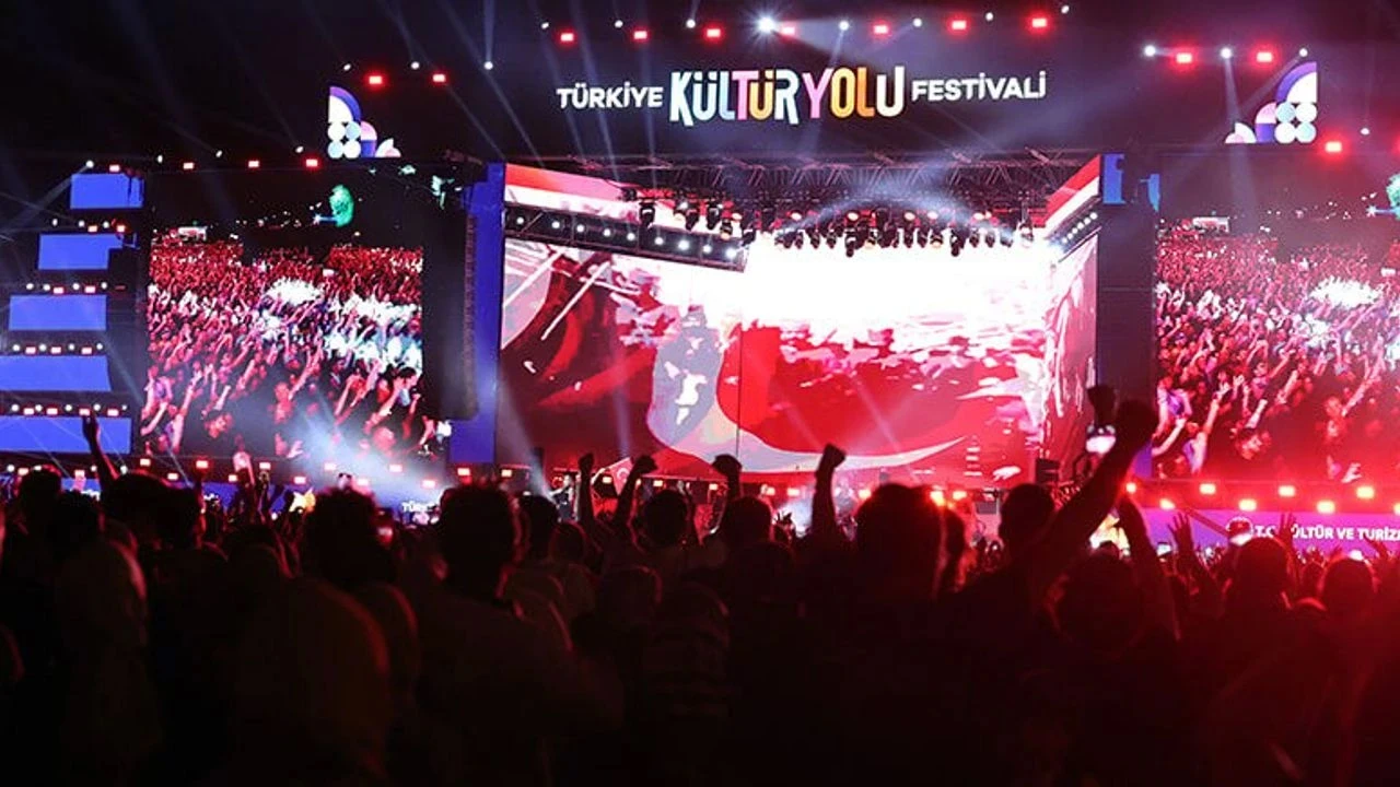 Trabzon Kültür Yolu Festivali’nde kadim çalgılar tanıtıldı: Etkinlikler Sefo konseri ile sürüyor