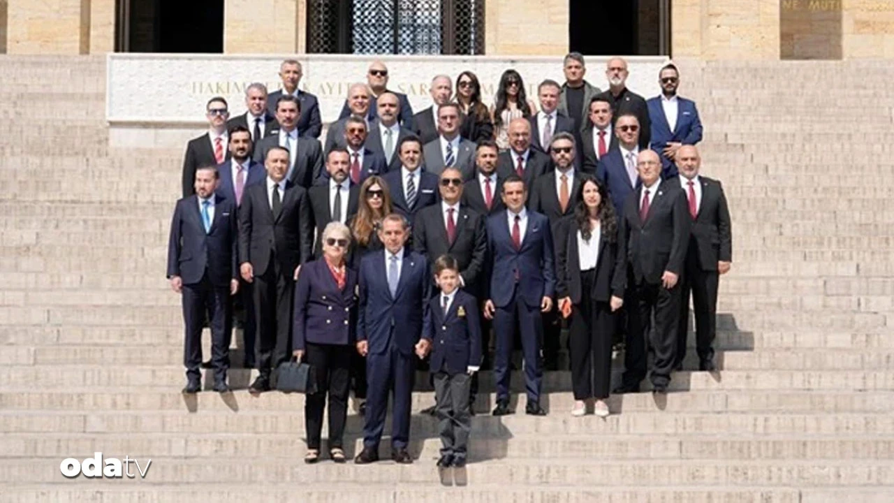 Dursun Özbek, Anıtkabir’i ziyaret etti