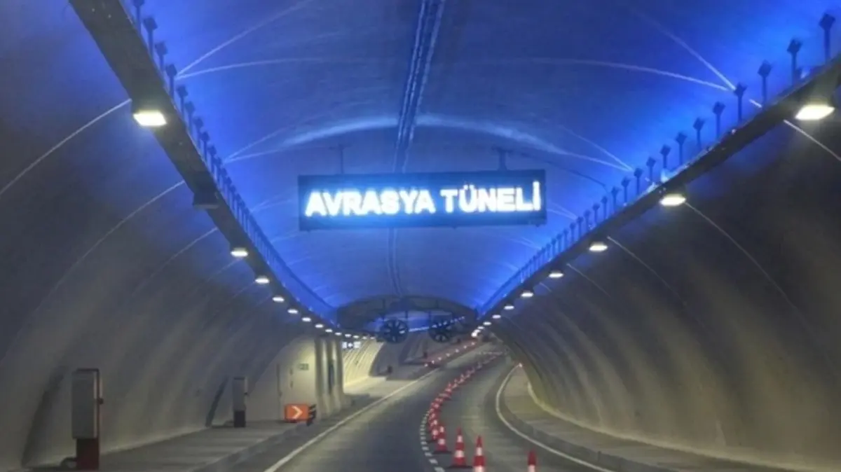 Avrasya Tüneli'nde su baskını alarmı: Trafiğe kapatıldı