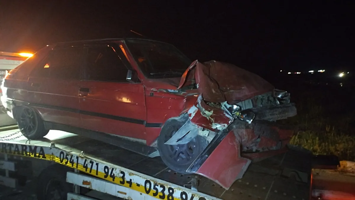Sivas'ta otomobil ile hafif ticari araç çarpıştı: 6 yaralı