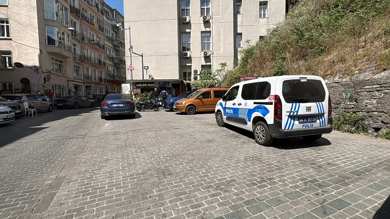 Sokak ortasında kurşun yağdırdı! Ayağından vurulan genç hastaneye kaldırıldı