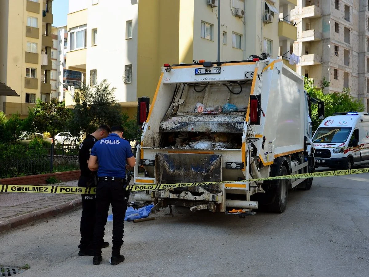 Adana'da yaşlı kadın çöp kamyonunun altında kaldı