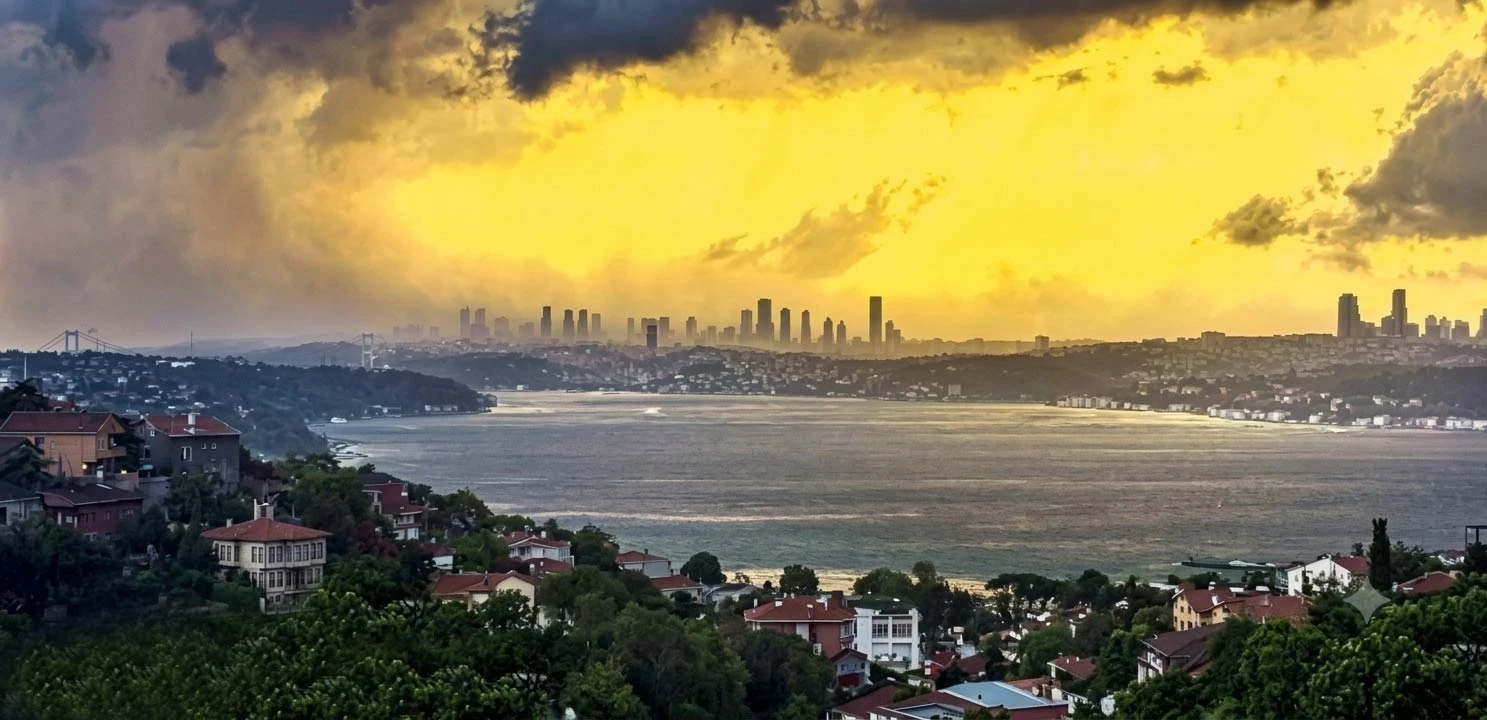 İstanbul’u fırtına vurdu