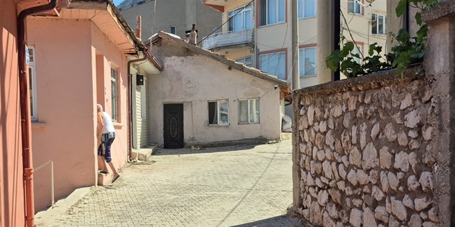 Gürültü nedeniyle tartıştıkları komşunun bıçakladığı anne öldü