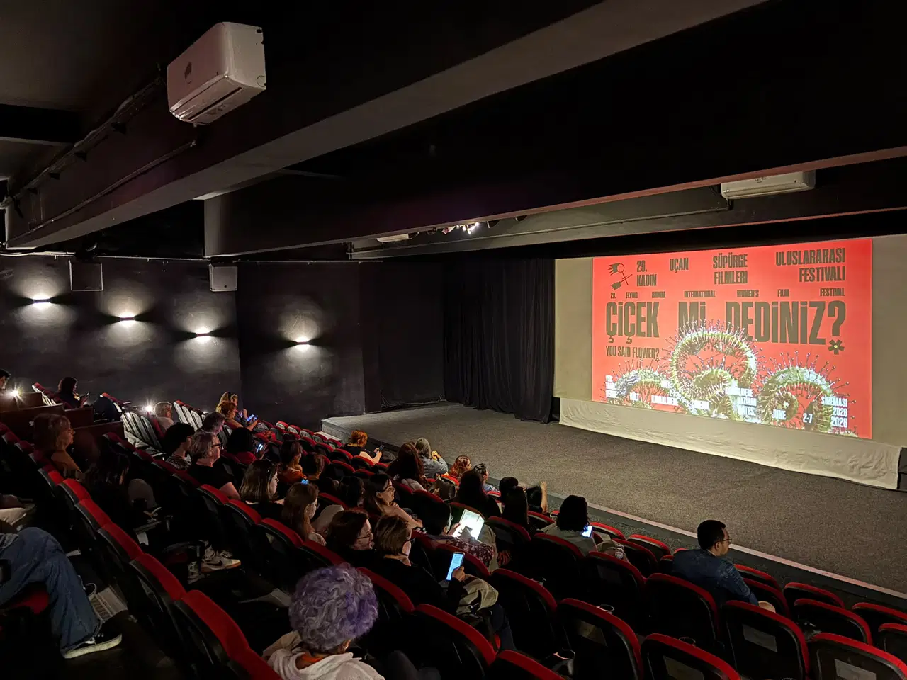Festivalin 4. gününde sinemada eril tahakküme karşı kadın emeği: Teknik alanda örgütlenme ve dayanışma ağları masaya yatırıldı