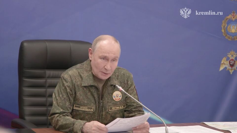 Putin, Ukrayna'nın askeri sanayisine saldırmaya devam edeceklerini bildirdi