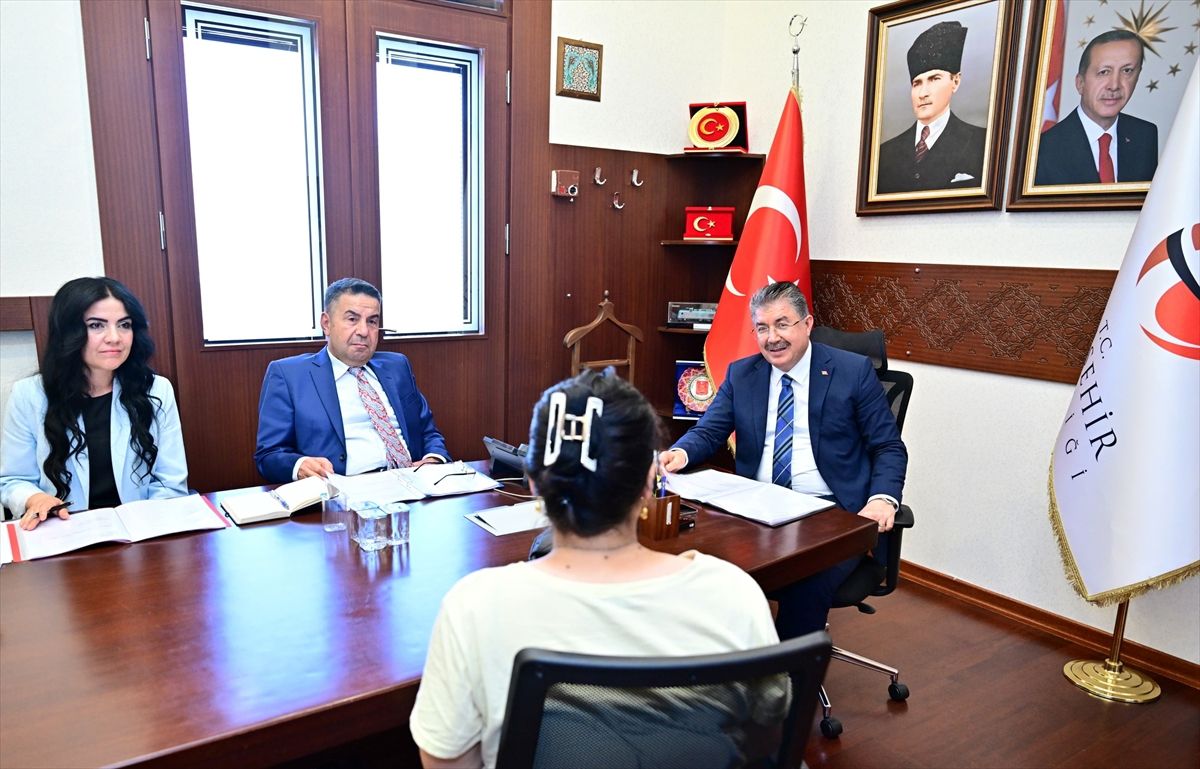 Eskişehir Valisi Yılmaz vatandaşlarla buluştu