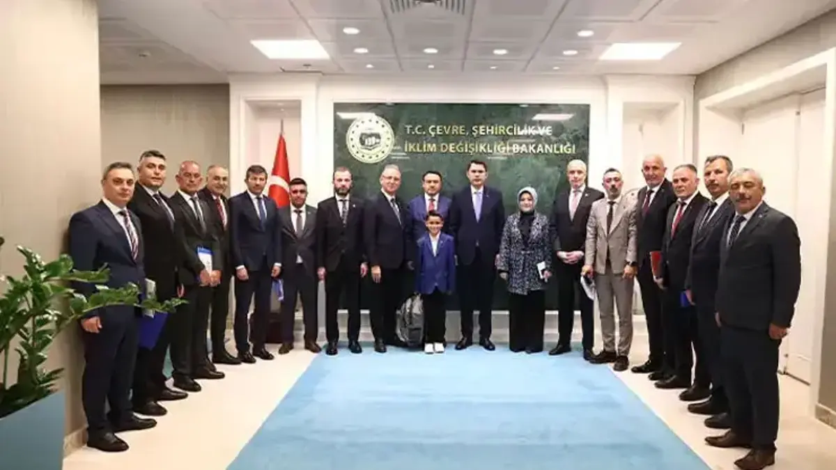 Bakan Kurum'a Pazarlar Belediyesince 'fahri hemşehrilik beratı' verildi