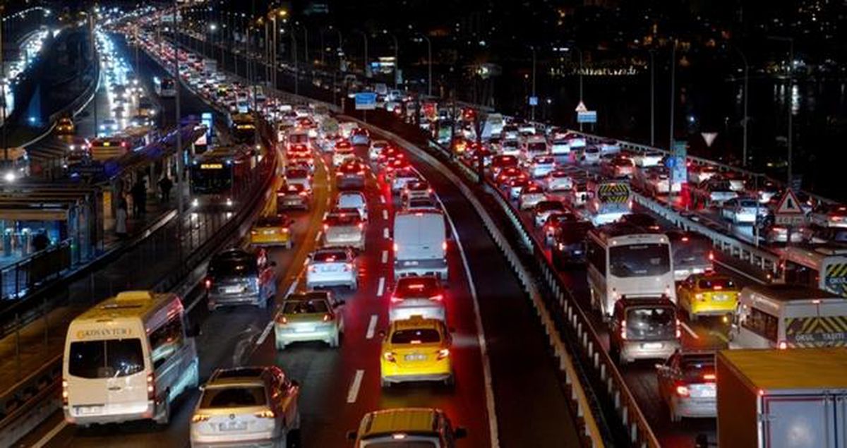 İstanbul'da trafik var mı? SON DAKİKA! 17 Haziran Çarşamba hangi ilçelerde trafik var, hangi yollar kapalı?