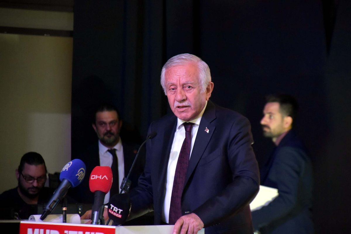Celal Adan: Seçilmiş bir belediye başkanının istifası İzmir halkı için üzüntü verici