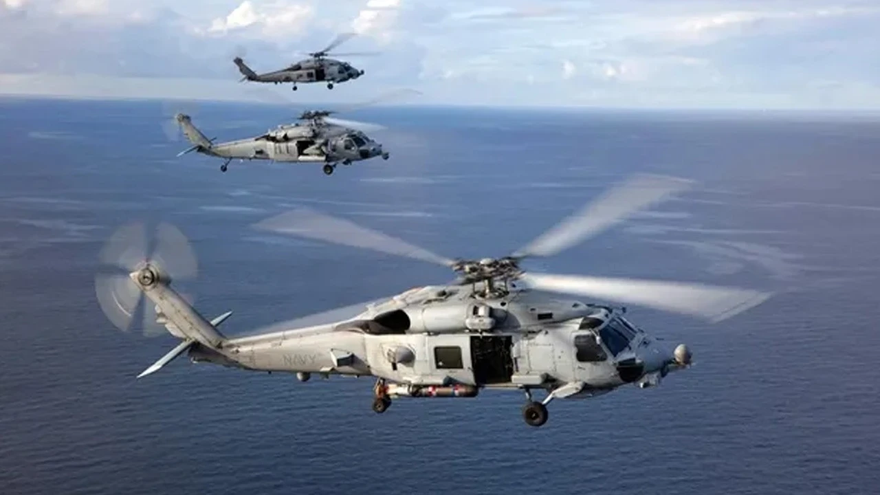 Umman Denizi’nde hareketli dakikalar! ABD helikopteri acil iniş yaptı! 1 kişi kayıp