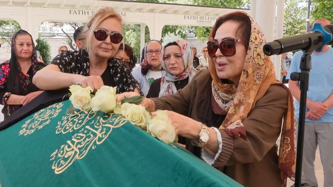Yeşilçam'ın usta ismi Türkan Şoray cenazede ortaya çıktı! O hali hayranları üzdü