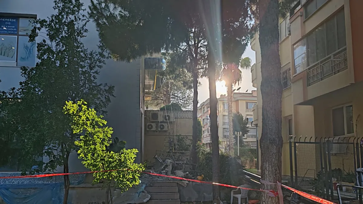 İzmir’de iskele devrildi: 3 yaralı