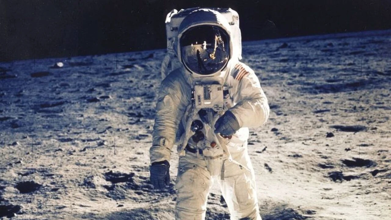 Buzz Aldrin'in Ay'da kullandığı kalem rekor fiyata alıcı buldu, Ay'da astronotları kurtaran keçeli kalem 857 bin dolara satıldı