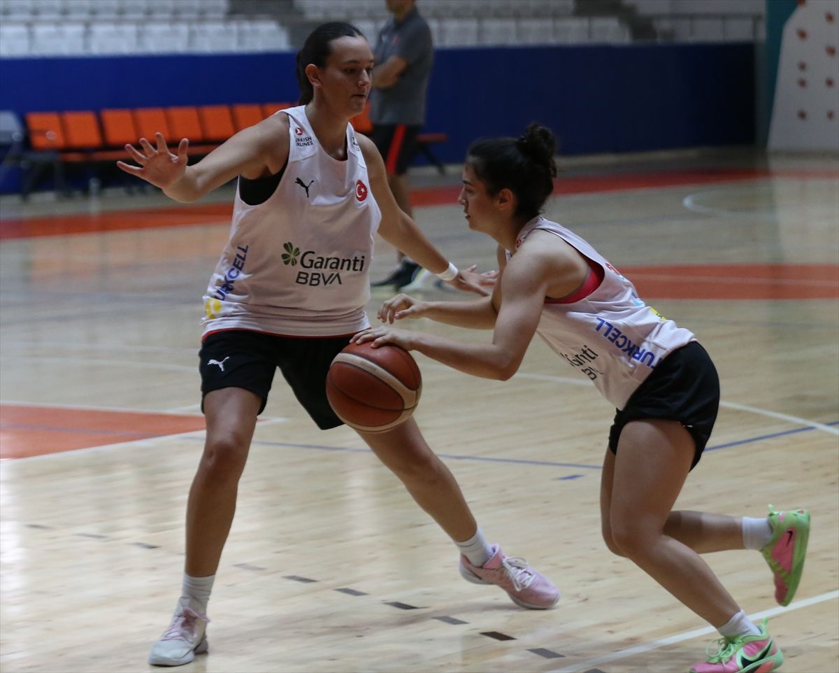 16 Yaş Altı Kız Basketbol Milli Takımı'nın Çanakkale kampı sona erdi