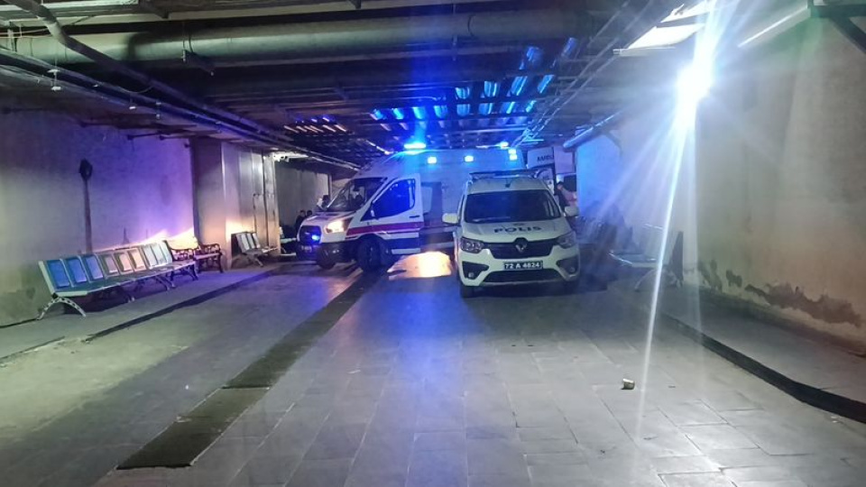 Evinin önünde beklerken başından vuruldu!