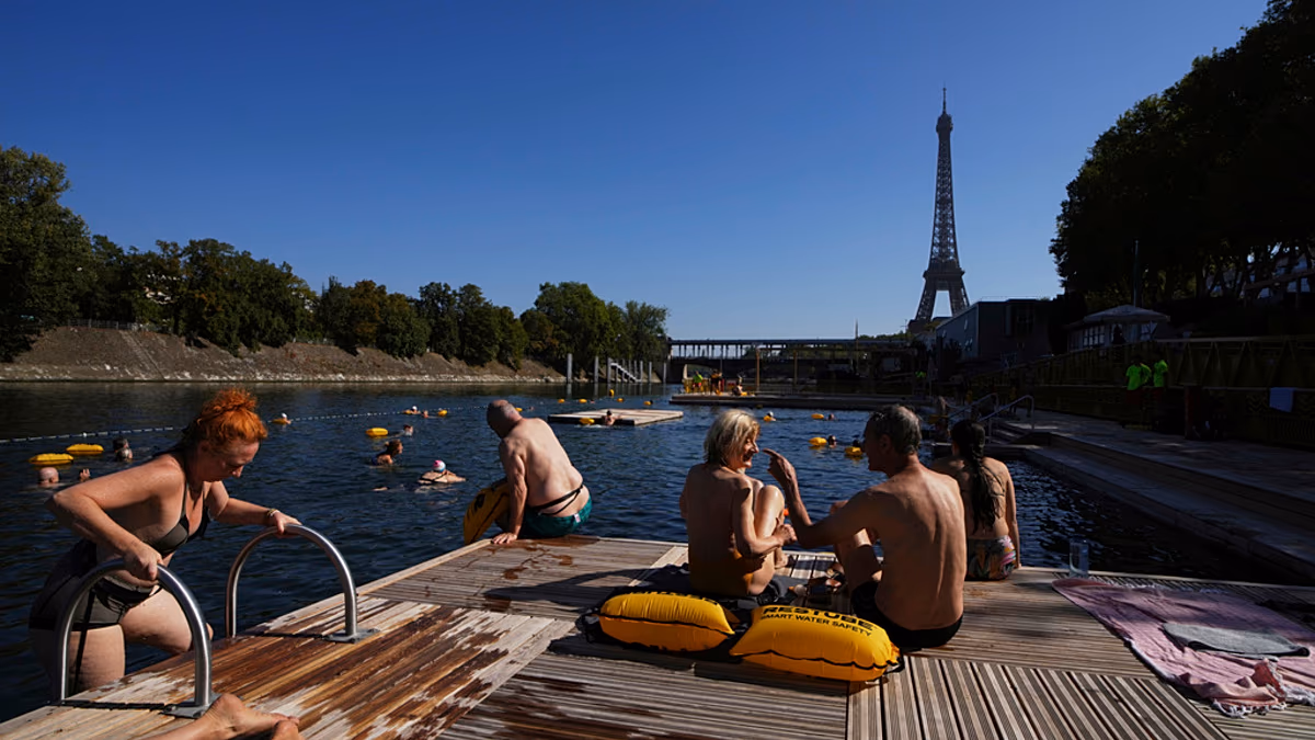 Paris'te sıcak hava dalgası öncesi Saint-Martin Kanalı yüzmeye açıldı
