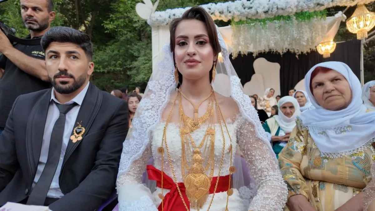 İki gün iki gece sürdü! Yurt dışından akın ettiler: 35 koyunun kesildiği düğünde rekor takı takıldı