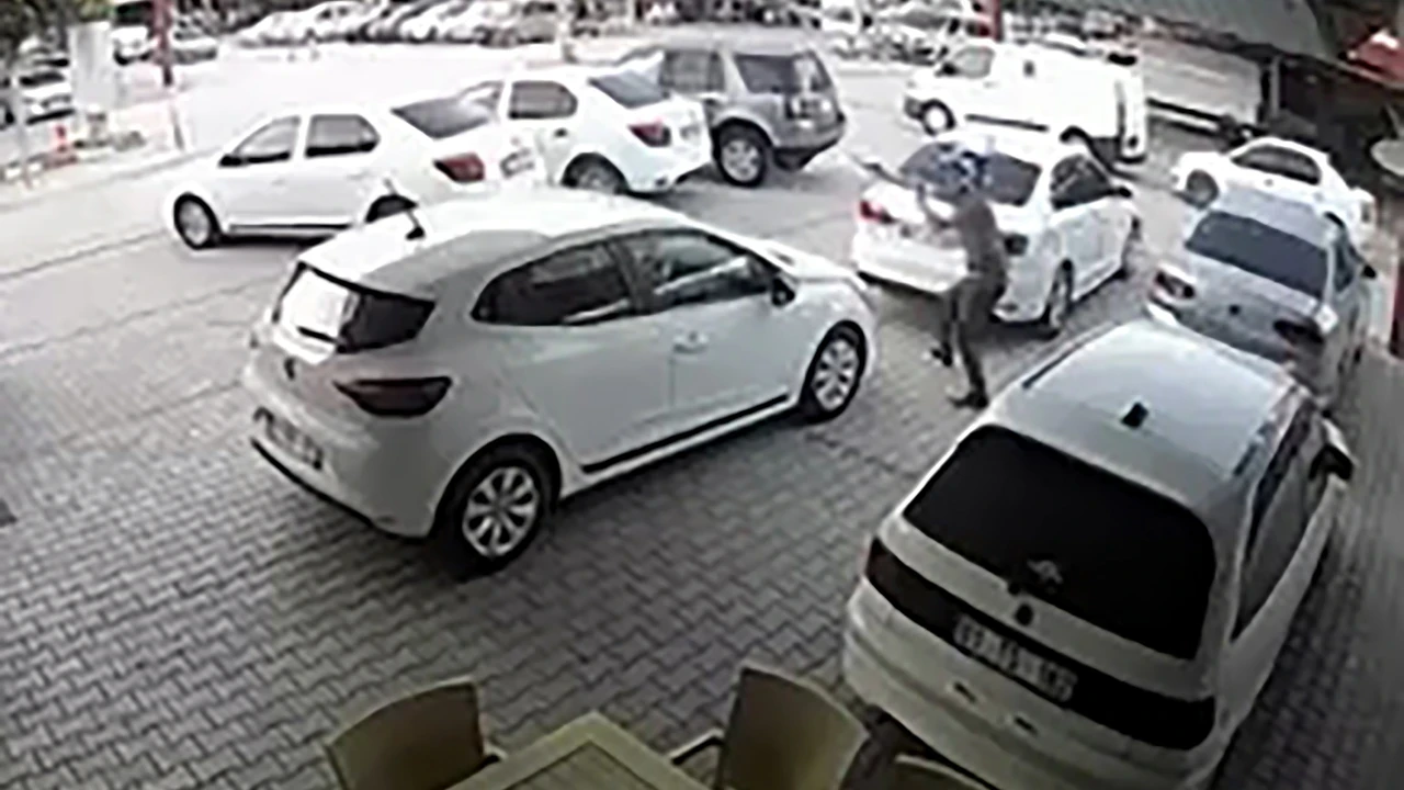 Oto galeriye silahlı saldırı kamerada