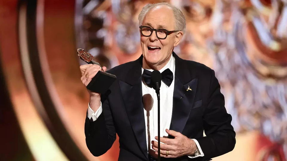 John Lithgow, Tony Ödülleri tarihine geçti