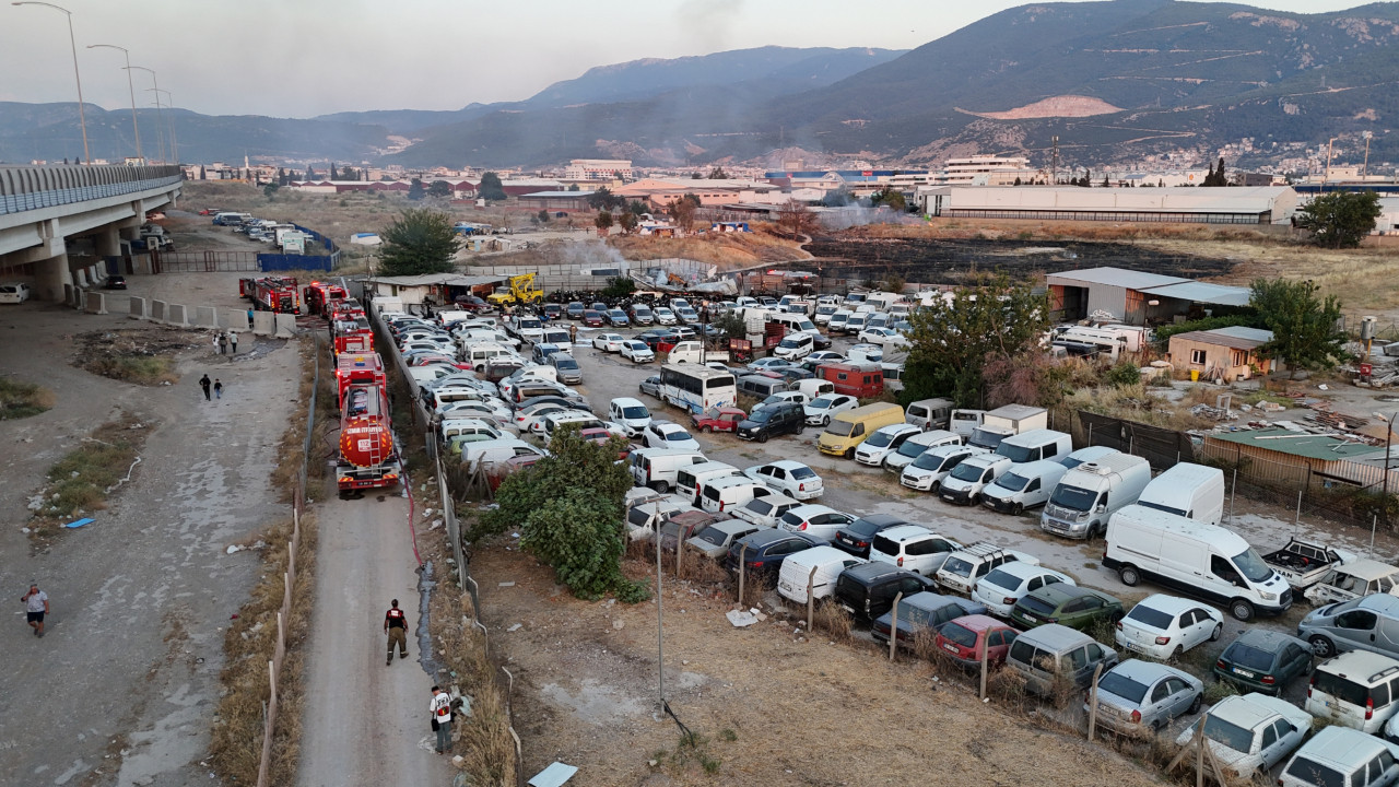 Yediemin otoparkında yangın: Çok sayıda araç küle döndü