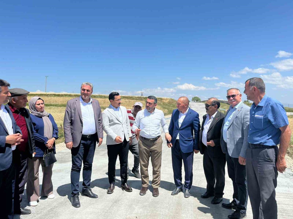 Akyaka’da köy yollarının sorunu çözülüyor