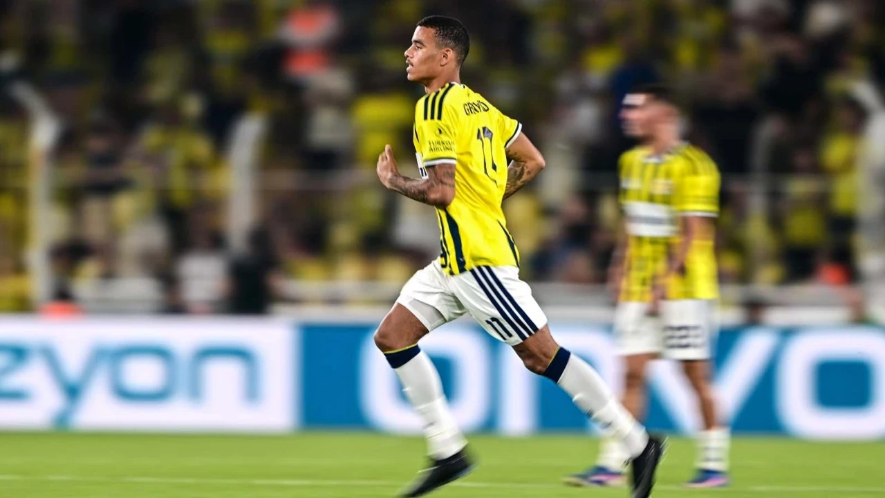 Fenerbahçe taraftarı Greenwood’u bağrına bastı! Futbolseverler o anları tv100’de izledi!