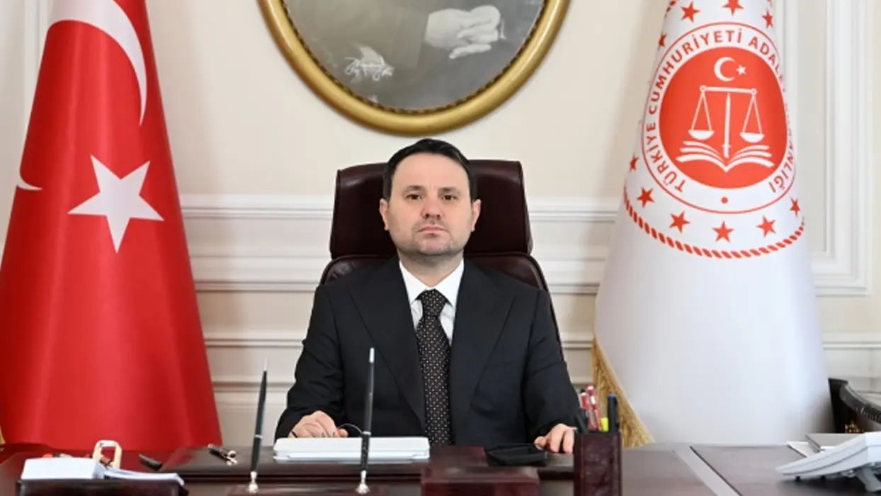 Bakan Gürlek'ten AP raportörüne sert tepki: Kimse Türk mahkemelerine parmak sallayamaz