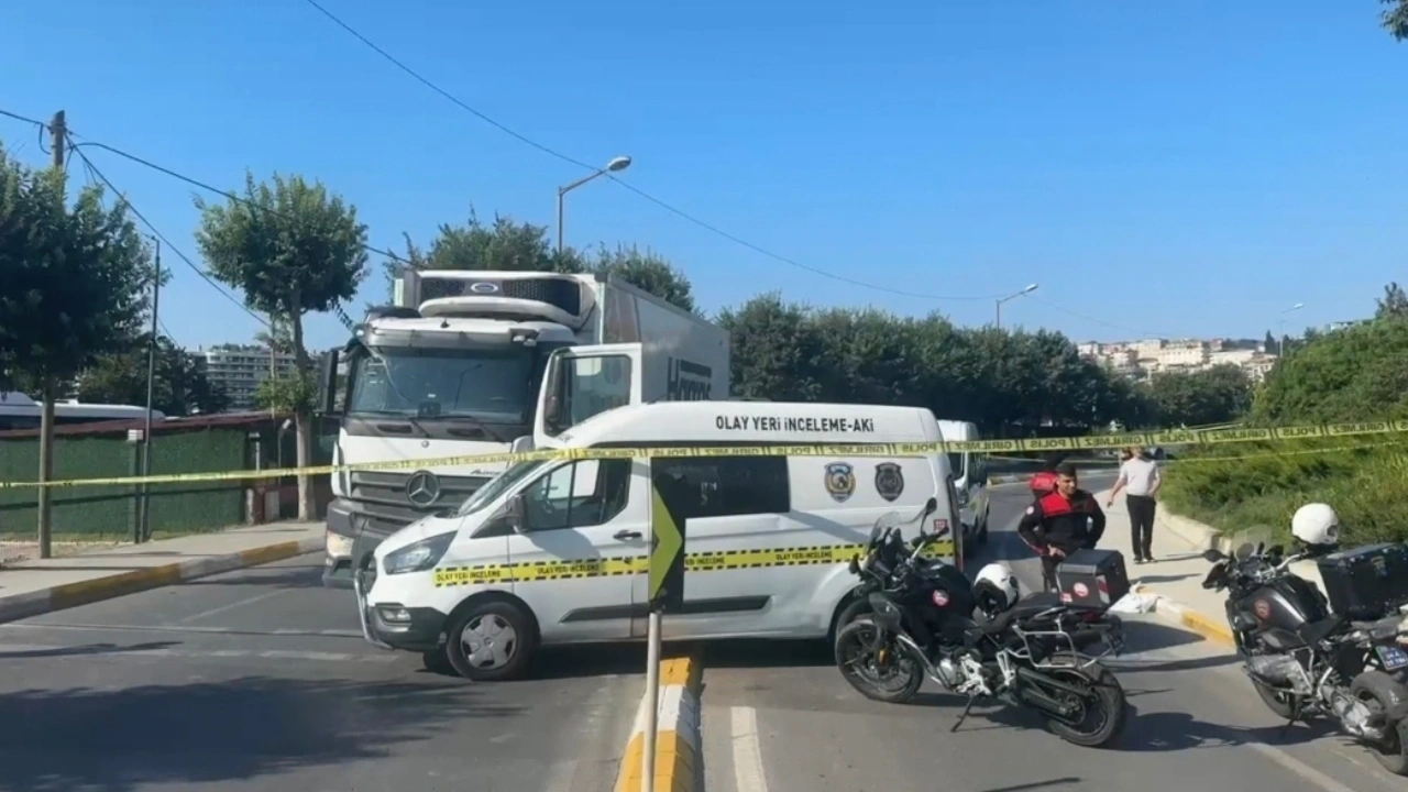 Küçükçekmece'de kamyonun çarptığı kadın yaşamını yitirdi