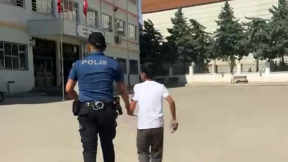 Gaziantep'te LGS'ye geç kalan öğrencilerin imdadına polis yetişti