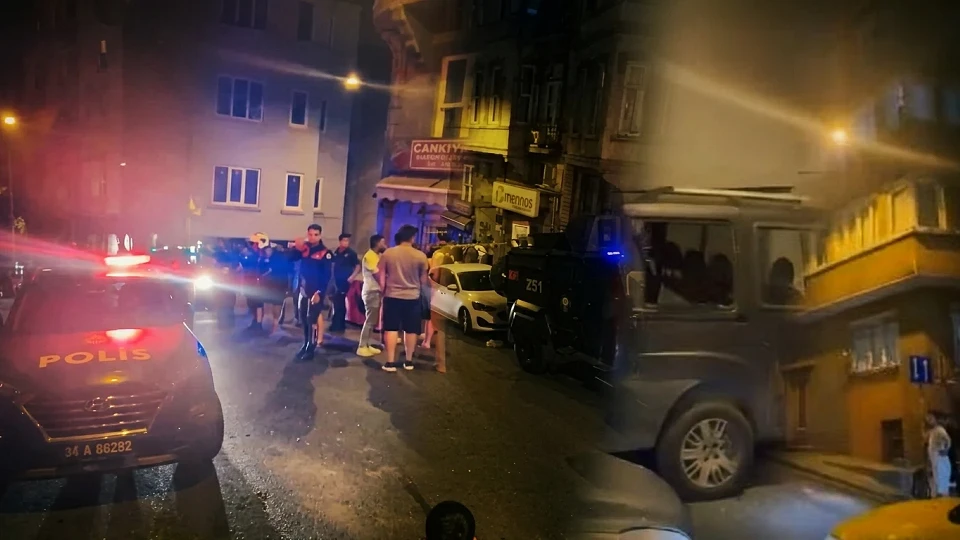 Beyoğlu'nda çivili bomba alarmı: İki kasklı şüpheli motosikletle dehşet saçıp kaçtı| Gündem Haberleri