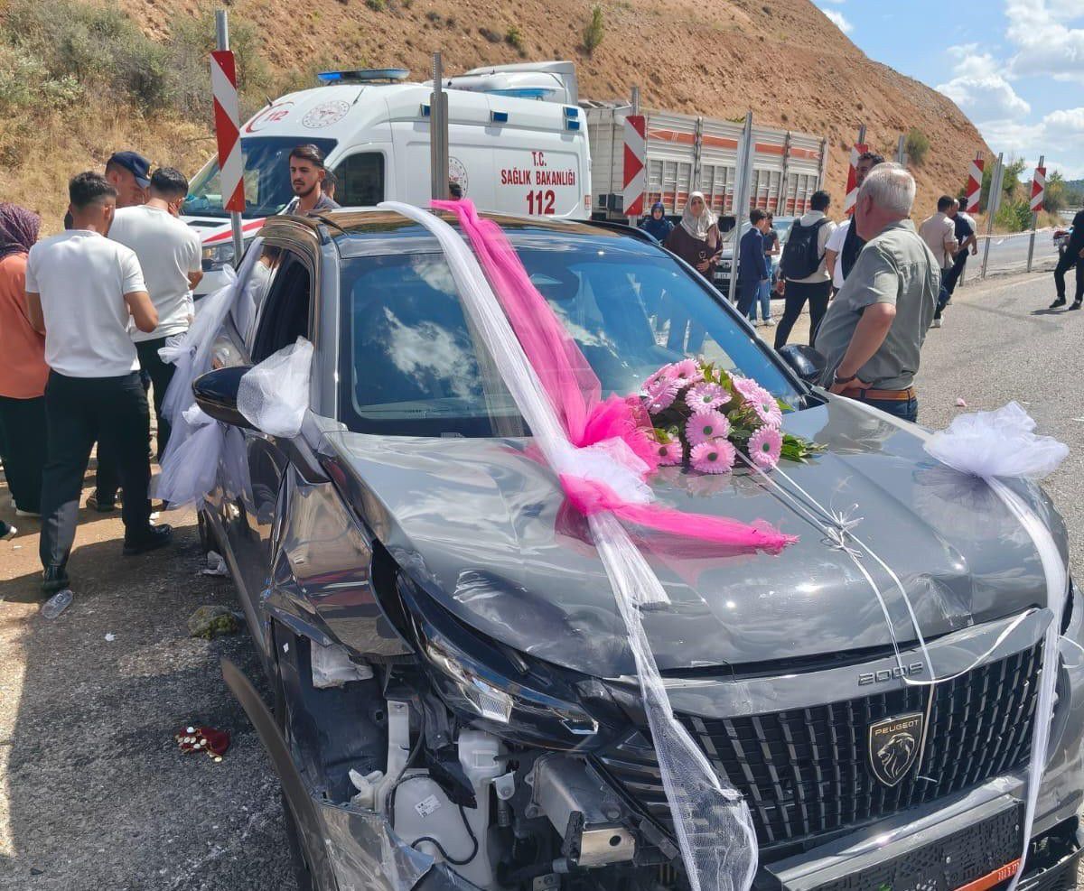Düğün konvoyunda zincirleme kaza: 9 yaralı