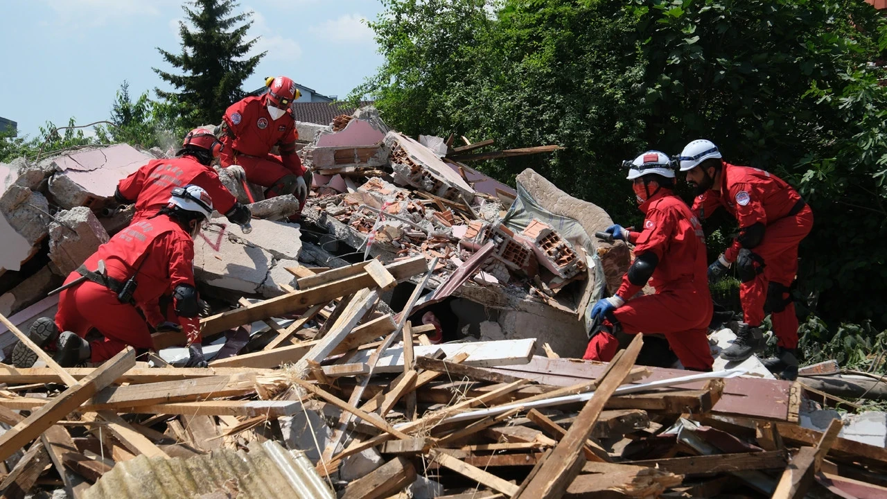 Düzce'de korkutan Senaryo: 7.2'lik deprem alarmıyla ekipler harekete geçti