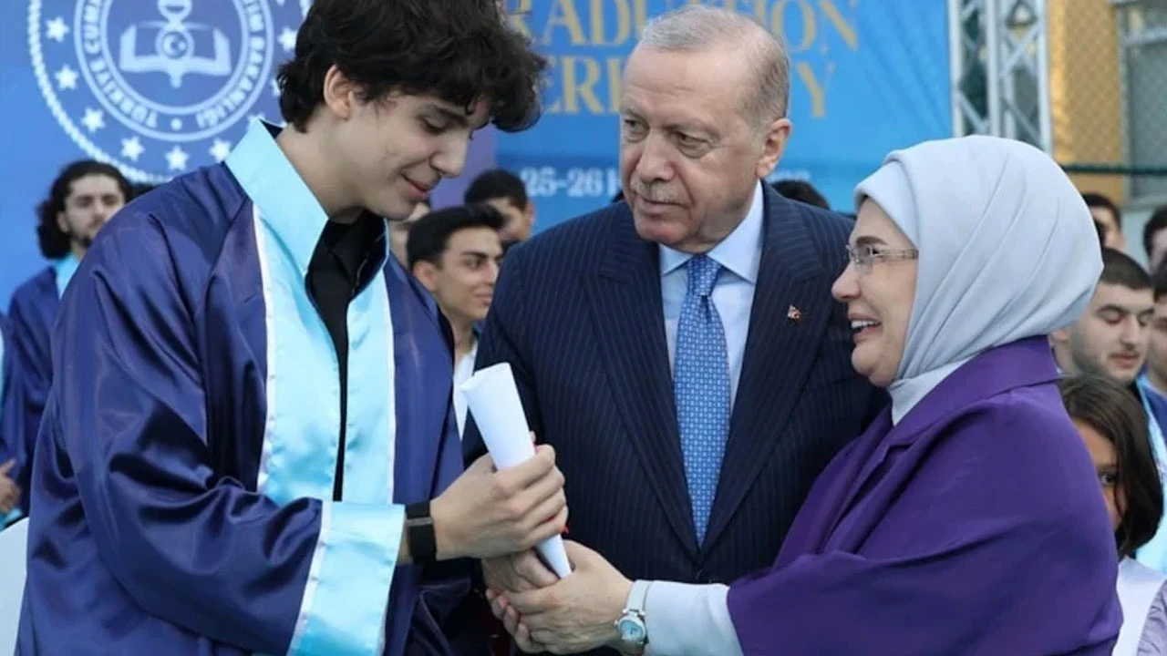 Cumhurbaşkanı Erdoğan'ın torunu Ömer Tayyip Erdoğan mezun oldu