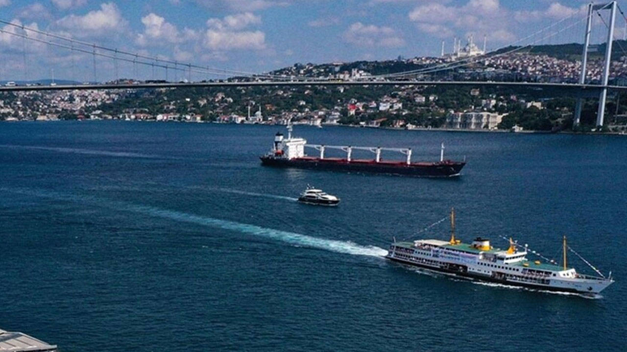 İstanbul Boğazı'nda gemi trafiği askıya alındı