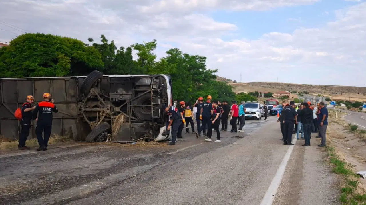 Kırıkkale'de yolcu otobüsü devrildi: Çok sayıda kişi yaralandı, şoför gözaltında!