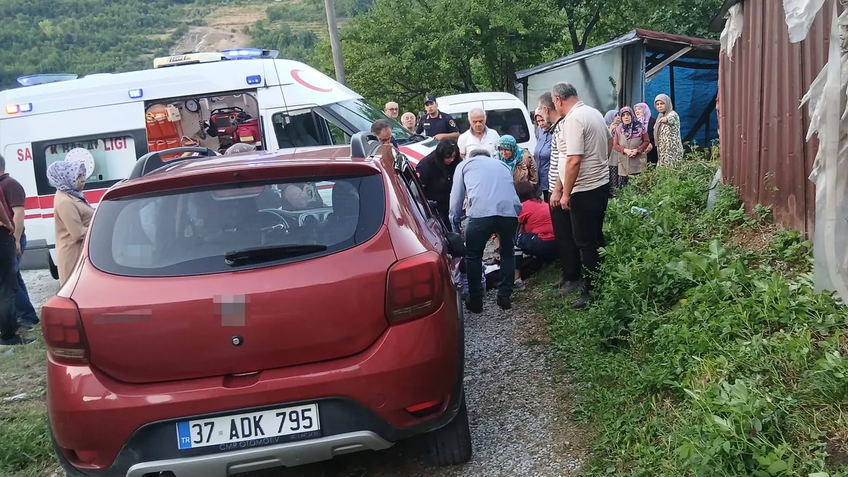 İnebolu trafik kazasında anne ve iki çocuk yaralandı