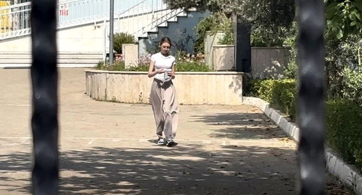 10 saniyeyle hayalleri kapıda kaldı: YKS'ye geç kalan öğrencinin üzüntüsü kameraya yansıdı