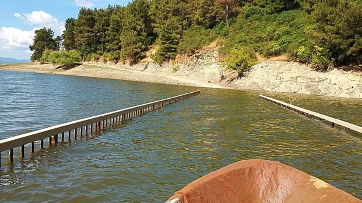 Sular çekildi, Haydaroba Köprüsü gün yüzüne çıktı