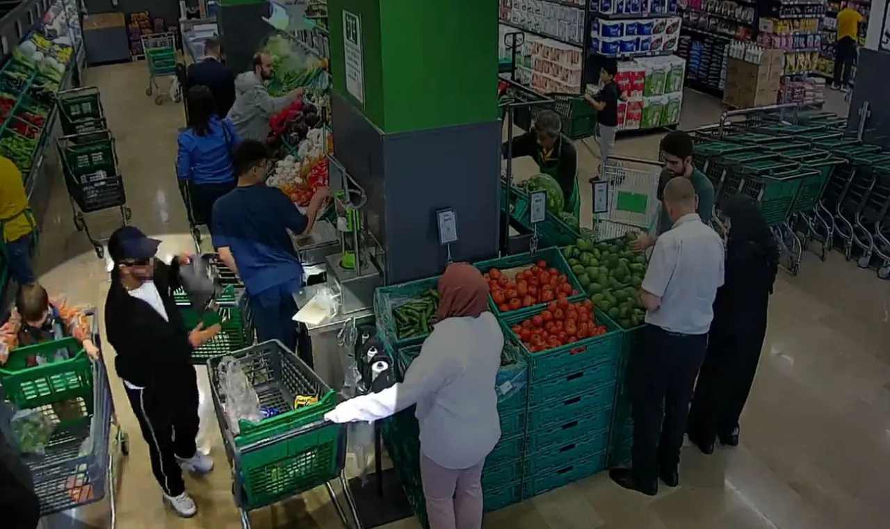 Market arabasından servet çaldılar! Başakşehir'deki akılalmaz hırsızlık kamerada